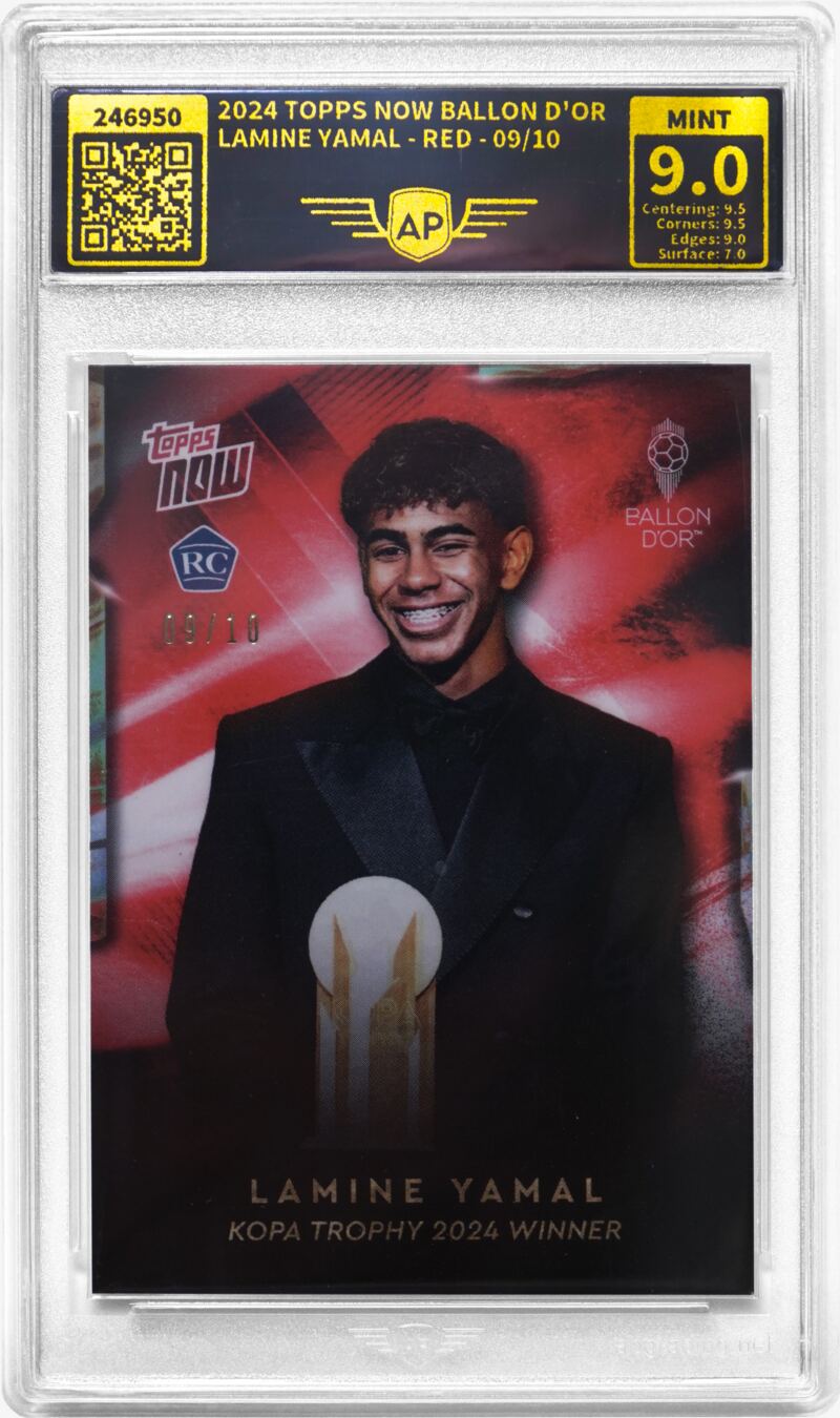 Door AP Grading gegradede voetbal-verzamelkaart Lamine Yamal (Topps, Ballon d’Or) in AP-slab – grade MINT 9